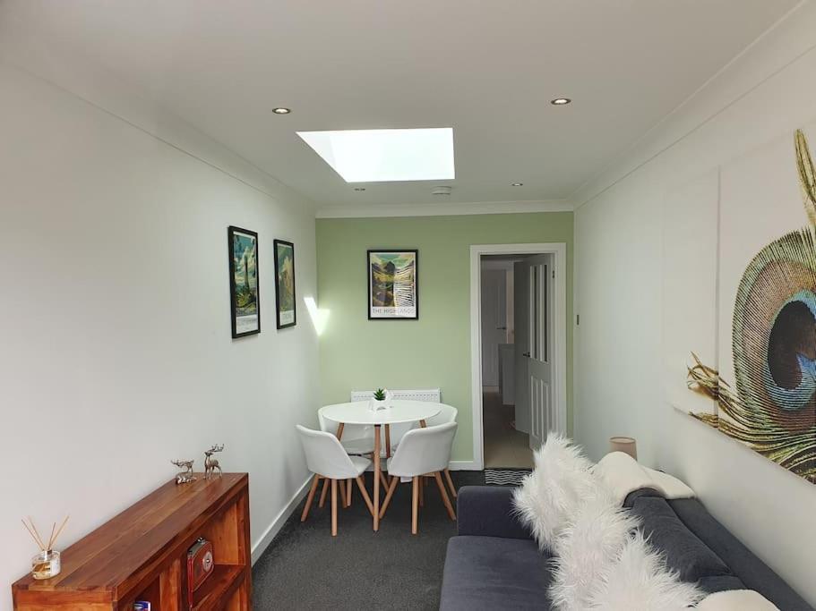 The Elfin- Lovely 1 Bedroom - Free Parking Bridge of Allan Bagian luar foto